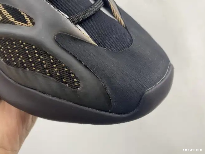 ADIDAS 700 GY0189 YEEZY V3 0604